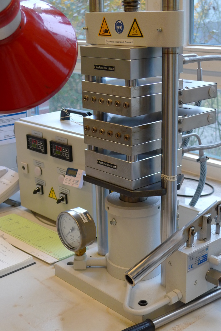 Foto: Hereon/ allgemein Hydraulische Laborpresse