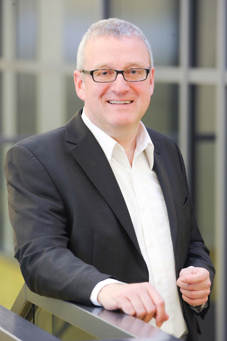 Dr. Manfred Gossen