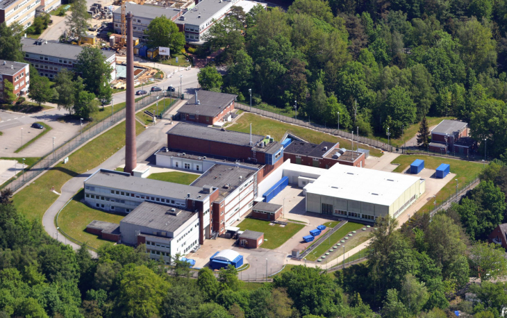 Luftbild der seit 2010 abgeschalteten Forschungsreaktoranlage am Helmholtz-Zentrum Hereon. Seit dem 1. Juli 2010 befindet sich der Forschungsreaktor in der Nachbetriebsphase. Foto: Hereon/ Burkhard Kuhn Luftbild 2016 Forschungsreaktoranlage Ehem Gkss