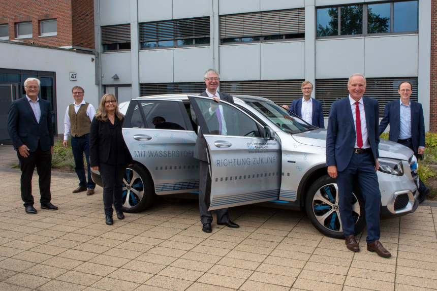 Von links nach rechts: Prof. Matthias Rehahn, Dr. Peer Seipold, Dr. Iris Ulrich, Dr. Norbert Hort, Dr. Torsten Fischer, Bernd Westphal und Prof. Thomas Klassen.