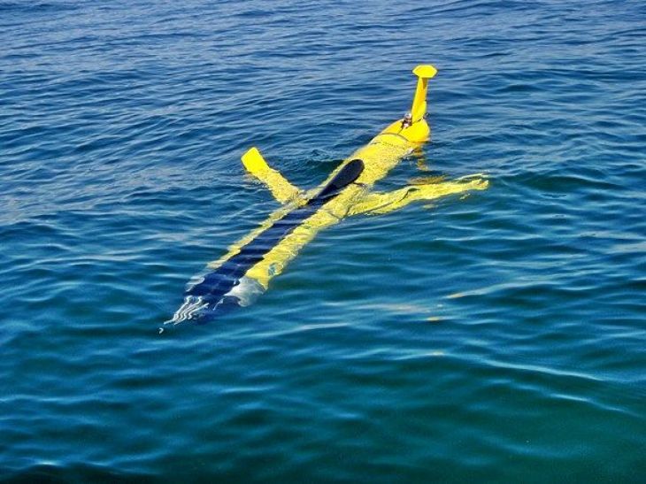 Ein Unterwasser-Glider, ausgerüstet mit Turbulenz-Sensoren. <i>-Bild: Hereon/Raimo Kopetzky-</i> Glider_Kopetzky