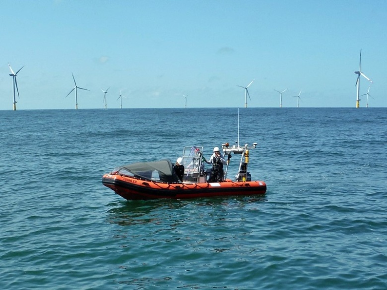 Schlauchboot "Tümmler" im Offshore Windpark 