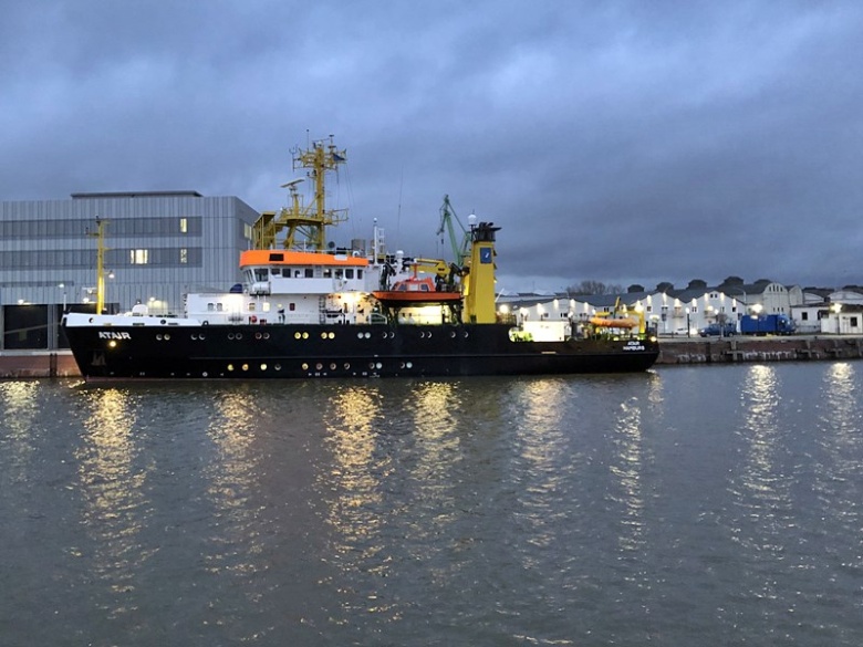 Forschungsschiff "Atair" in Bremerhaven