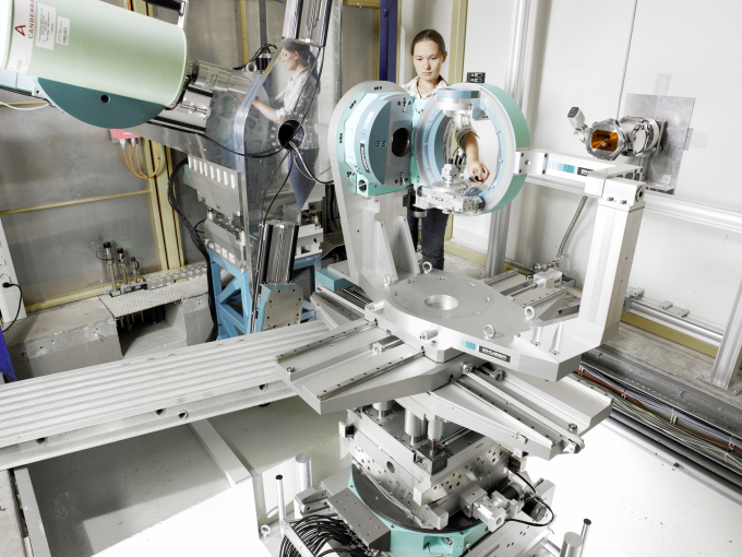 Foto: Christian Schmid Wissenschaftler arbeiten an der PETRA III am DESY in Hamburg