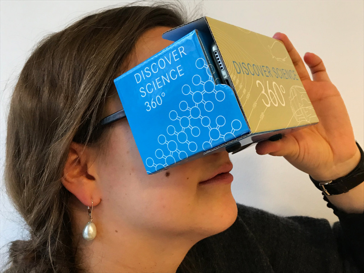 Foto: HZG/ Heidrun Hillen Virtual Reality Brille aus Pappe
