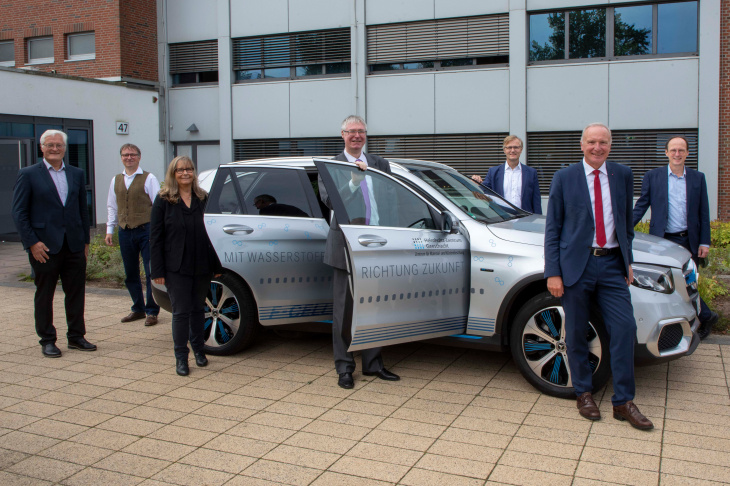 Von links nach rechts: Prof. Matthias Rehahn, Dr. Peer Seipold, Dr. Iris Ulrich, Dr. Norbert Hort, Dr. Torsten Fischer, Bernd Westphal und Prof. Thomas Klassen. Foto: HZG/Jan-Timo Schaube Von links nach rechts: Prof. Matthias Rehahn, Dr. Peer Seipold, Dr. Iris Ulrich, Dr. Norbert Hort, Dr. Torsten Fischer, Bernd Westphal und Prof. Thomas Klassen.
