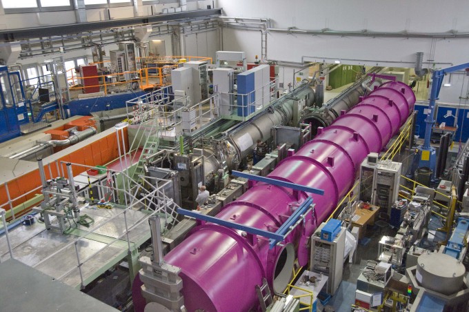 Instrument SANS1 in der Neutronenleiterhalle West des FRM II inGarching.